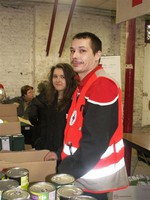6. 16 h Croix Rouge distribution photos Maria Ange