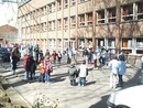 dans la cour