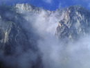Falaise dans les nuages