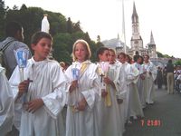 1600 servants de partout en France